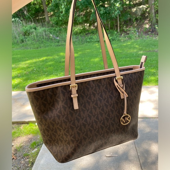 Michael Kors Jet Set Charm Zipper Closure Tote Bag Brown Purse Cream Leather - Picture 6 of 17